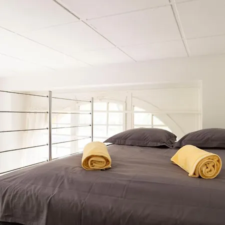 Spacious&stylish Loft Bed +s-bahn Access