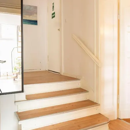 Spacious&stylish Loft Bed +s-bahn Access
