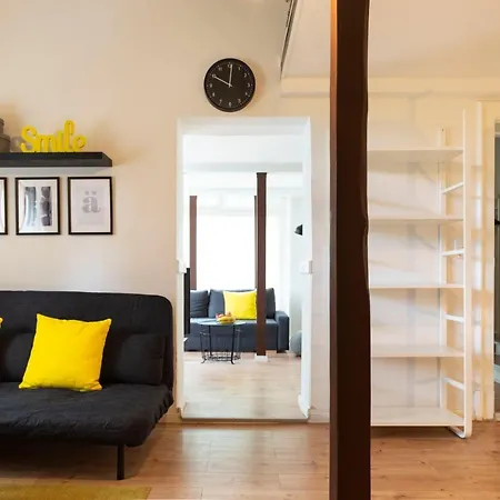 Spacious&stylish Loft Bed +s-bahn Access