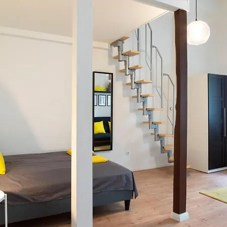 Spacious&stylish Loft Bed +s-bahn Access *